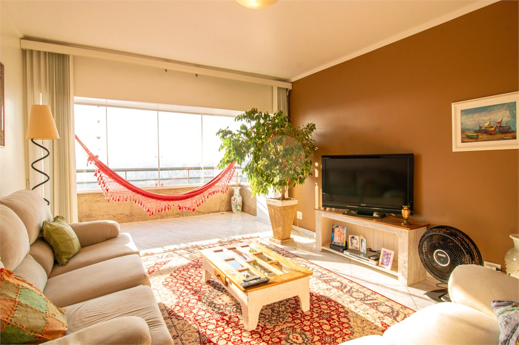 Apartamento à venda com 3 quartos, sendo 1 suíte, em Alto da Boa Vista, São Paulo, SP