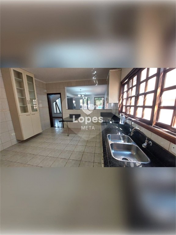Casa à venda com 3 quartos, sendo 1 suíte, no condomínio Eldourado, São José dos Campos - SP