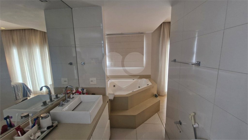 Apartamento à venda com 3 suítes em Santana, São Paulo, SP