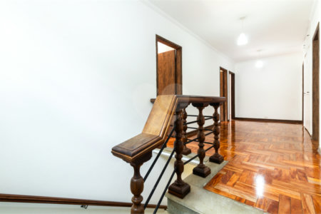 Sobrado à venda com 4 quartos, sendo 2 suítes, em Alto de Pinheiros, São Paulo, SP
