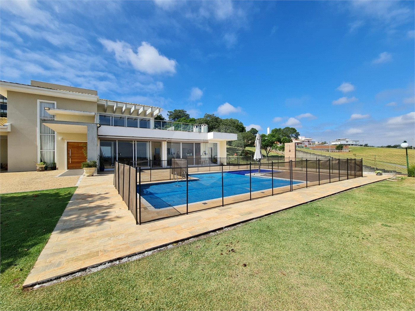 Casa à venda ou para alugar com 4 suítes no condomínio Residencial Jardim Primavera, Louveira - SP