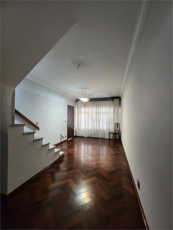 Sobrado à venda com 3 quartos, sendo 1 suíte,  em Vila Constança, São Paulo, SP