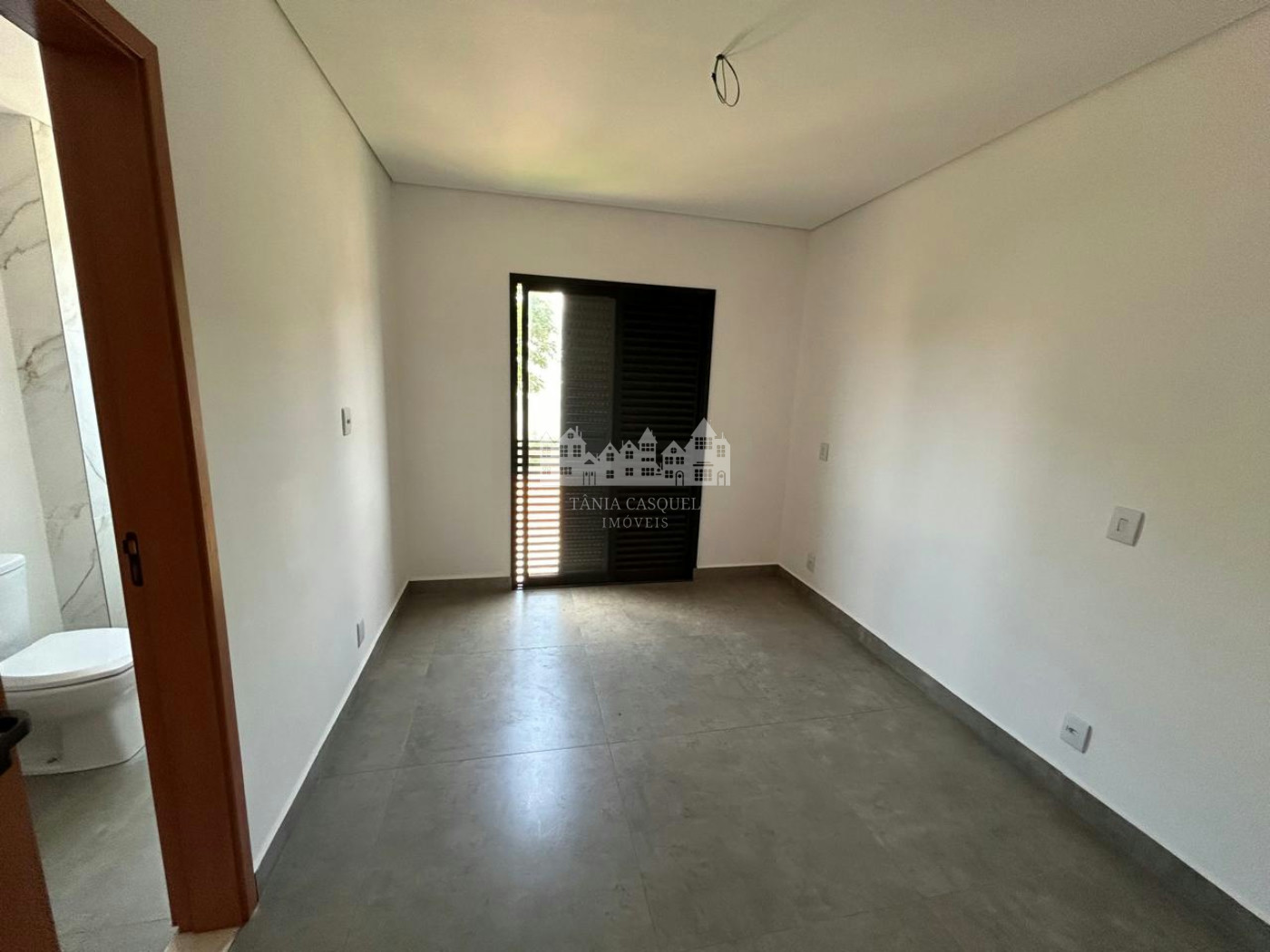 Apartamento à venda com 2 quartos, sendo 2 suítes, no Centro de Atibaia - SP