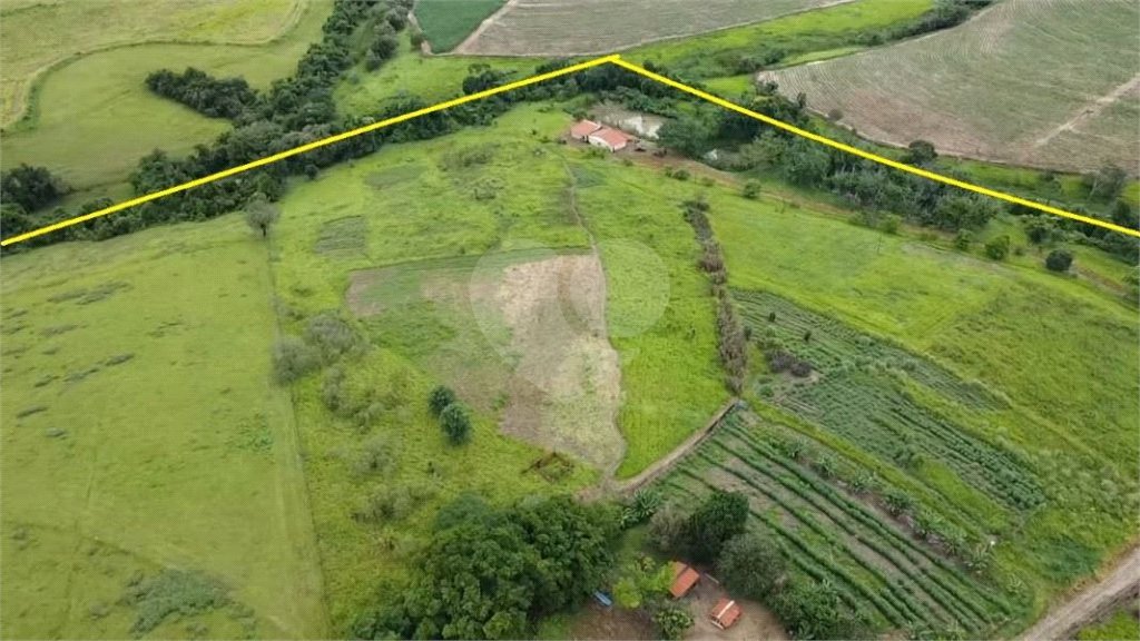 Sítio à venda com 4 quartos, sendo 1 suíte, no Centro, Elias Fausto, SP