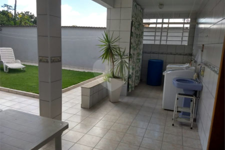 Casa à venda com 4 quartos, sendo 2 suítes, em Vila Petrópolis, Atibaia, SP