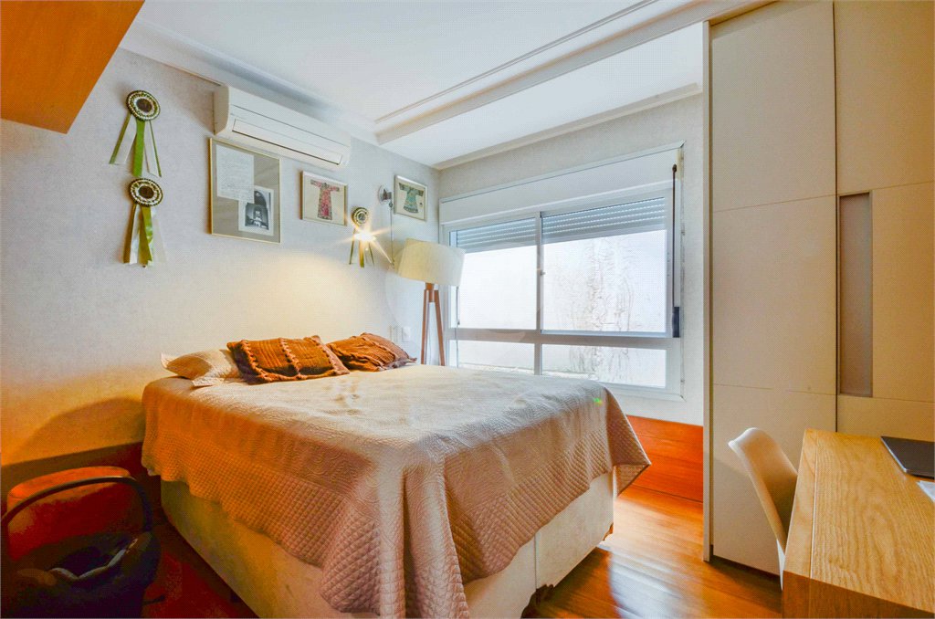 Casa à venda com 5 quartos, sendo 4 suítes, no condomínio Espaço Mobile - Real Parque, São Paulo - SP
