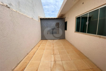 Casa à venda com 3 quartos, sendo 1 suíte,  em Jardim Jamaica, Ponta Porã, MS