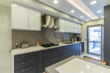 Apartamento à venda com 3 suítes em Vila Gumercindo, São Paulo, SP