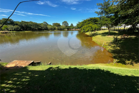 Casa à venda com 3 quartos, sendo 1 suíte, no condomínio Lago dos Ipês, Itapetininga - SP