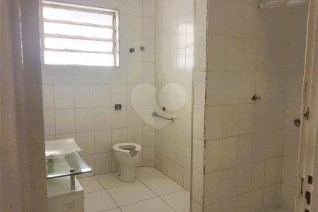 Casa à venda ou para alugar com 7 quartos, sendo 2 suítes, em Jardim Peri Peri, São Paulo, SP