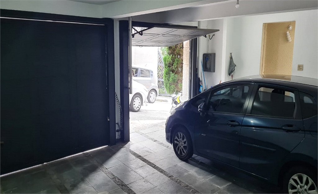 Sobrado à venda com 4 quartos, sendo 2 suítes, em Vila Paulicéia, São Paulo, SP