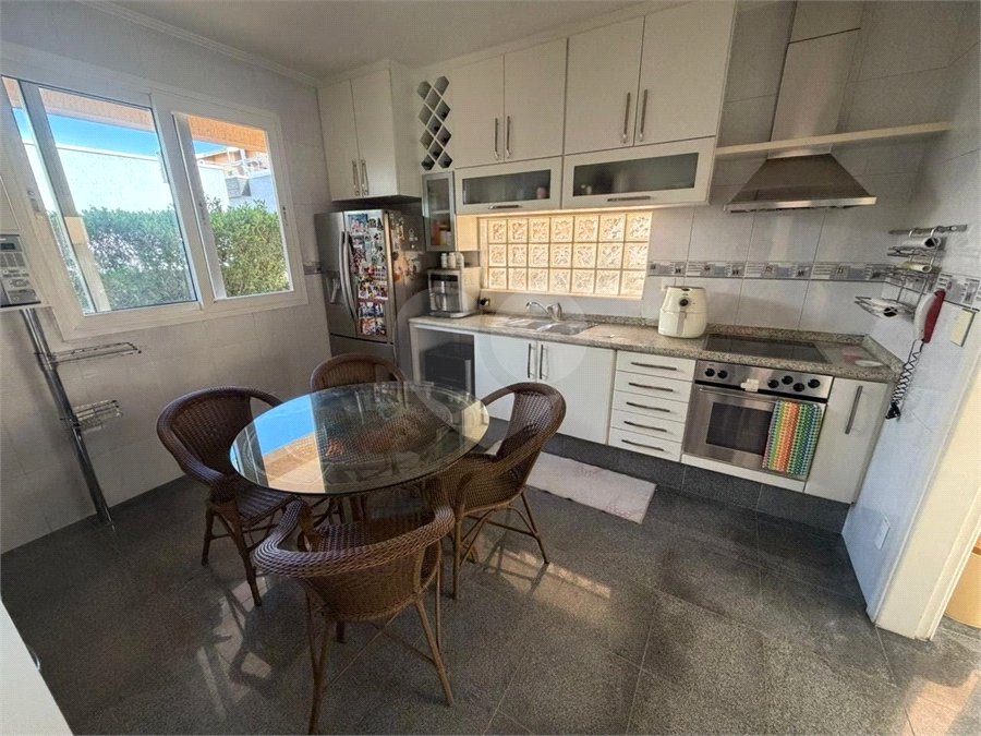 Casa à venda com 4 quartos, sendo 2 suítes, no condomínio Milennium, Valinhos - SP