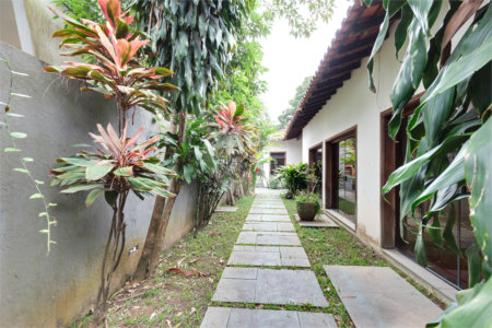 Casa Térrea à venda com 4 quartos, sendo 2 suítes, em Alto da Boa Vista, São Paulo, SP
