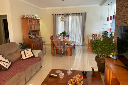 Casa à venda com 3 quartos, sendo 1 suíte, no condomínio Vila Hipica Ii, Vinhedo - SP