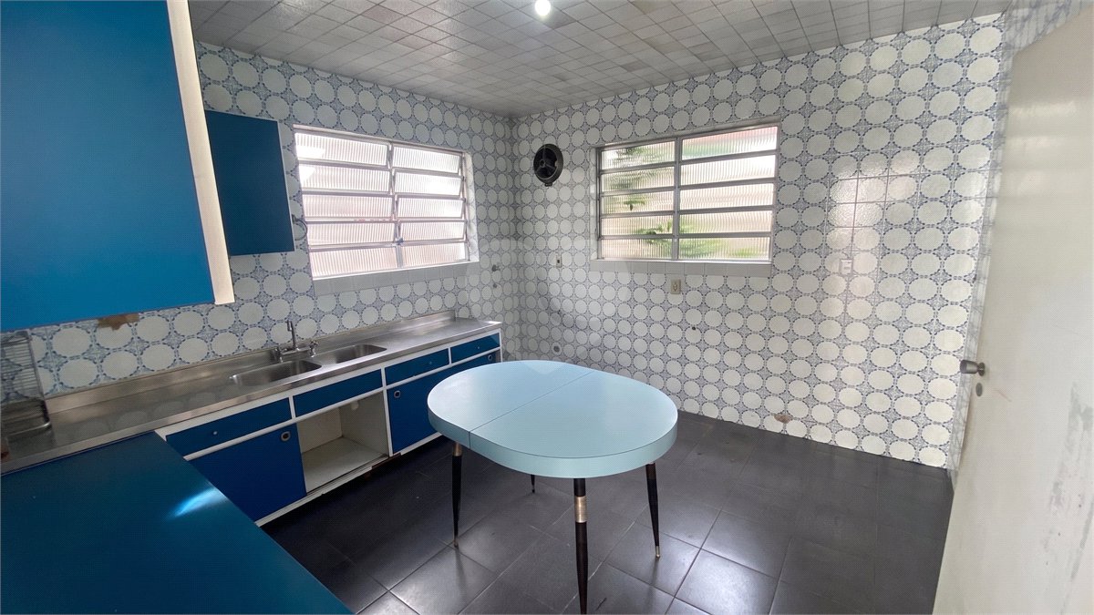 Sobrado à venda ou para alugar com 4 quartos, sendo 1 suíte,  em Parque Colonial, São Paulo, SP