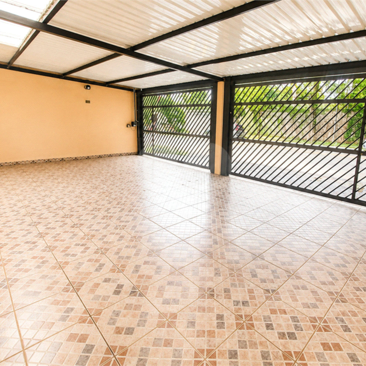 Casa à venda com 3 quartos, sendo 1 suíte, em Santo Amaro, São Paulo, SP