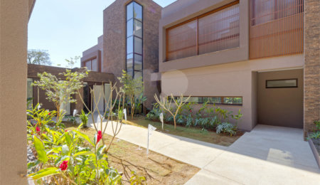 Casa à venda com 4 suítes no condomínio Casa Flora Badra, São Paulo - SP
