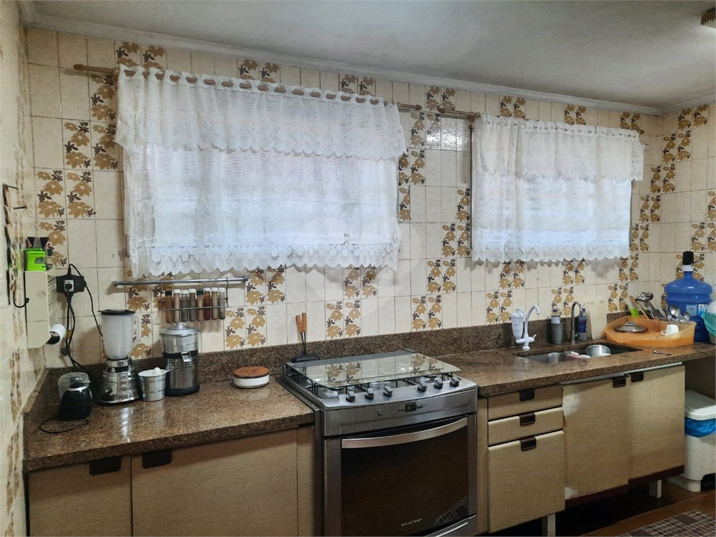Sobrado à venda com 5 quartos, sendo 3 suítes, em Jardim Marajoara, São Paulo, SP