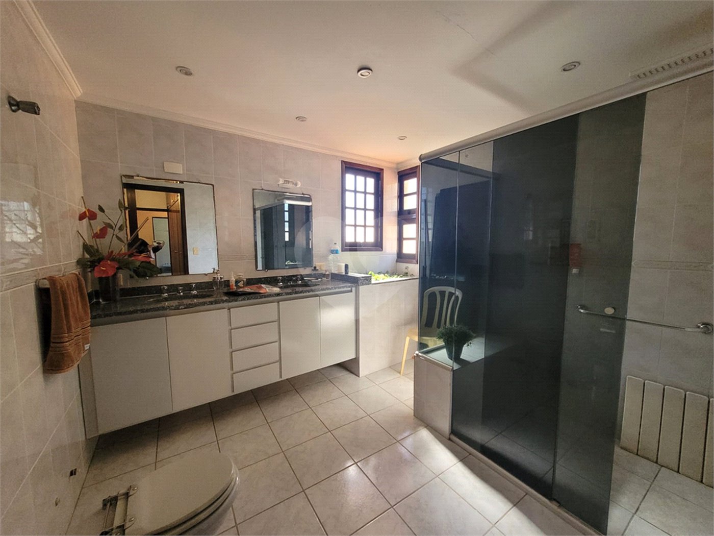 Casa à venda com 3 quartos, sendo 1 suíte, no condomínio Alpes da Cantareira, Mairiporã - SP