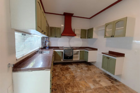 Casa para alugar com 4 quartos, sendo 1 suíte, no Centro, Itapetininga, SP