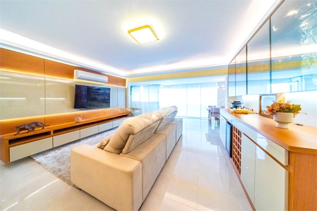 Apartamento na Mooca com 204m² com sacada gourmet com 4 suítes e 4 vagas condominio clube Aceita Permuta