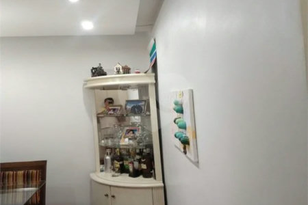 Apartamento na Vila Nova Conceição de 100m2 com 2 dorms, 1 suíte , 3 banheiros, 2 vagas. Estuda permuta.