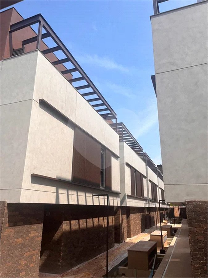 CASA DE CONDOMINIO