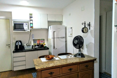 Apartamento à venda com 38m² e 1 dormitório, localizado no bairro Jardim Flor da Montanha.