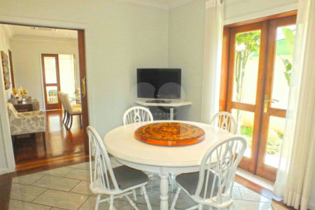 Casa à venda com 5 suítes no condomínio Vilaggio Monte Alegre, São Paulo - SP