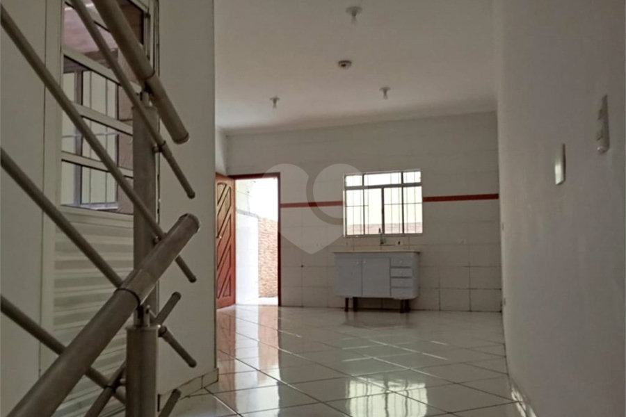 Sobrado à venda com 3 quartos, sendo 1 suíte, em Jardim Las Vegas, Santo André, SP