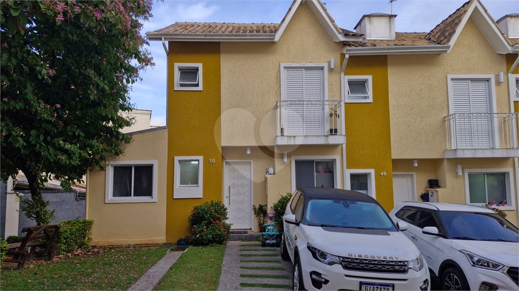 Casa à venda com 3 quartos, sendo 1 suíte,  no condomínio Moradas do Horto, São Paulo - SP