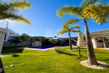 Casa à venda ou para alugar com 3 suítes no condomínio Figueira Garden, Atibaia - SP