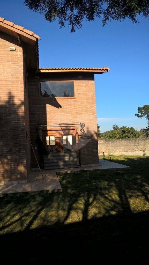 Casa à venda ou para alugar com 3 suítes no condomínio Vilarejo Estoril, Mairiporã - SP