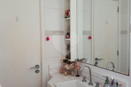 Casa à venda com 4 quartos, sendo 2 suítes, no condomínio Sunríse, São Paulo - SP