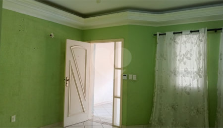 Casa Térrea à venda com 3 quartos, sendo 1 suíte,  em Vila Nova, Salto, SP
