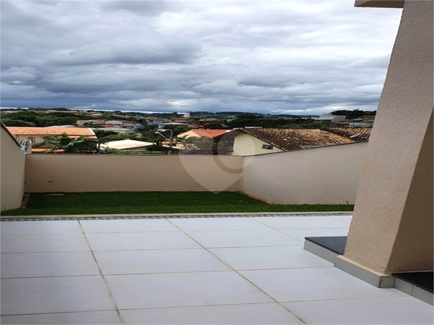 Casa à venda com 3 quartos, sendo 1 suíte, em Vila Santa Rosália, São Roque, SP