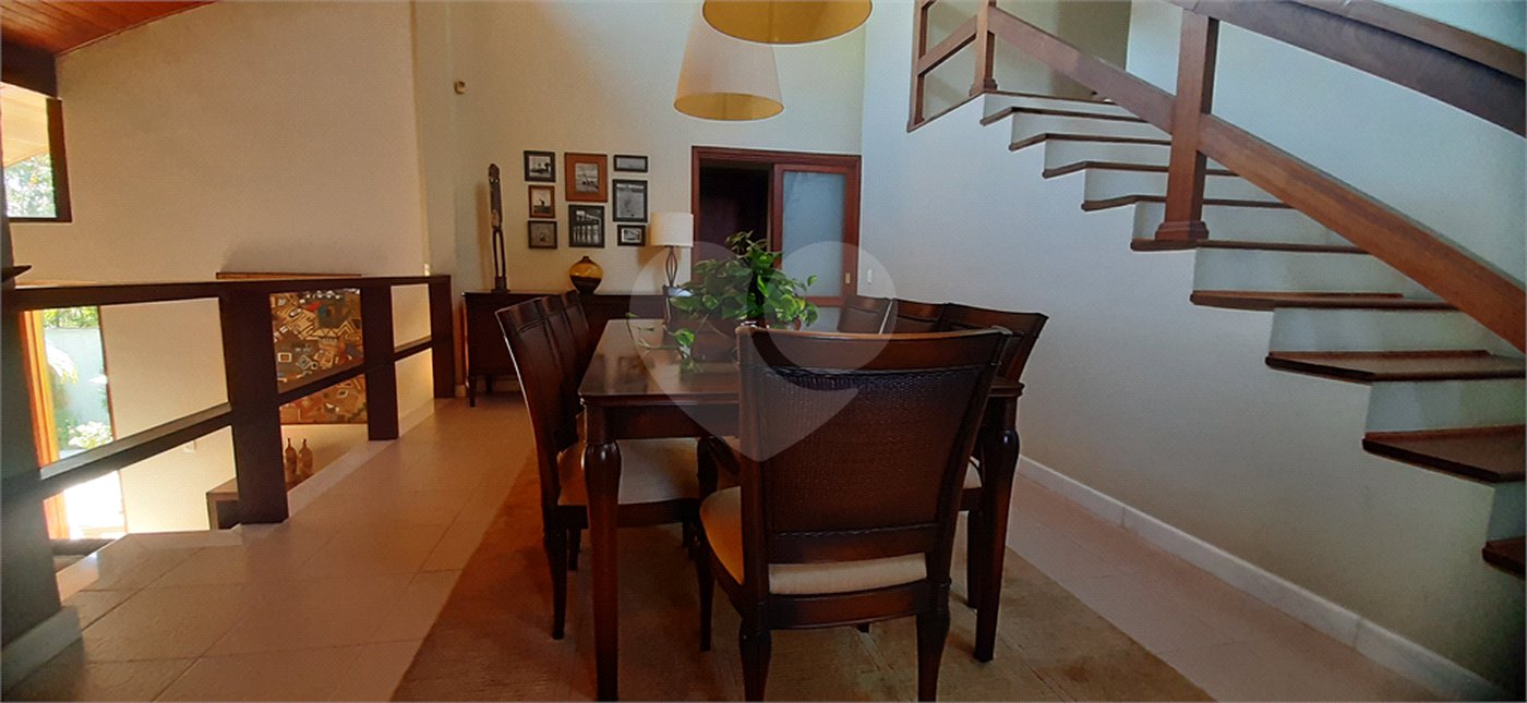 Casa à venda com 4 quartos, sendo 3 suítes, no condomínio Sausalito, Mairiporã - SP