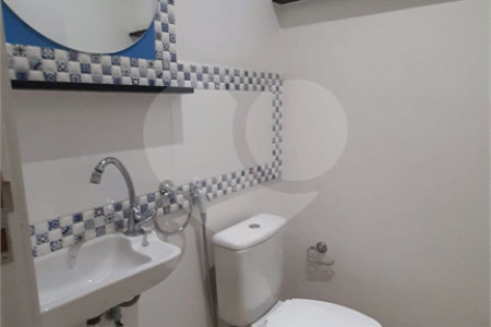 Casa à venda com 4 quartos, sendo 2 suítes, em Jardim Prudência, São Paulo, SP