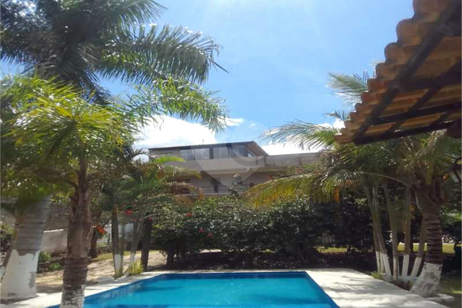 Casa à venda com 6 quartos, sendo 3 suítes, no condomínio Residencial Jardins de Mairiporã I, Mairiporã - SP