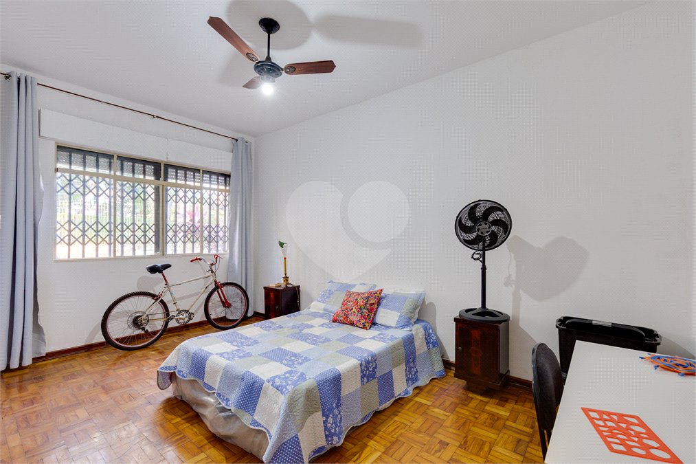 Casa à venda com 5 quartos, sendo 2 suítes, em Alto da Boa Vista, São Paulo, SP