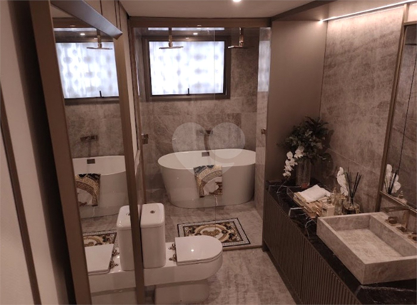 Apartamento à venda com 3 suítes em Moema, São Paulo, SP
