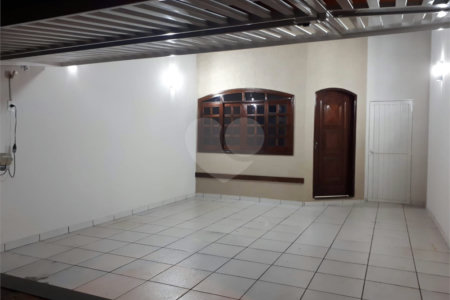 Casa térrea no Jardim Hikari para venda.