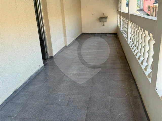 Sobrado à venda com 4 quartos em Vila Zat, São Paulo, SP