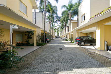 Casa à venda com 3 suítes no condomínio Villaggio Belvedere, São Paulo - SP