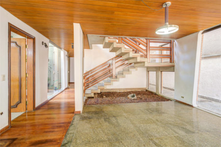 Casa à venda com 5 quartos, sendo 3 suítes, em Alto da Boa Vista, São Paulo, SP