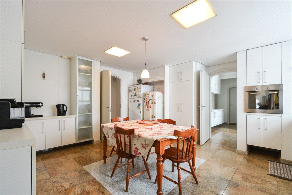 Apartamento à venda com 4 quartos, sendo 3 suítes,  em Jardim Paulista, São Paulo, SP