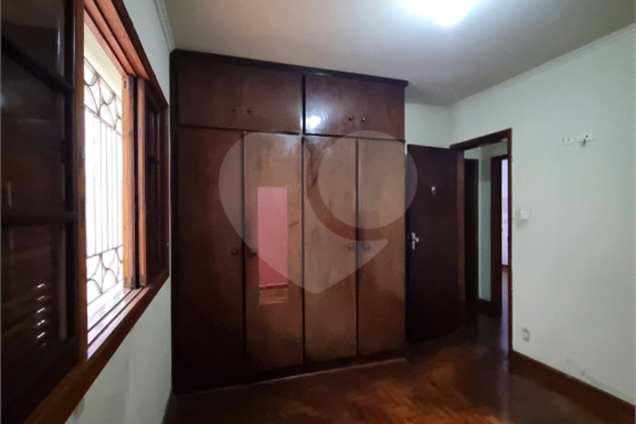 VENDA - Casa térrea - 6 vagas | sala ampla | escritório | 3 quartos ( 1 suíte) | lavanderia independente | edícula nos fundos (1 sala, 1 quarto, 1 cozinha)