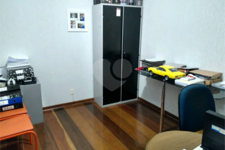 Casa à venda com 3 quartos, sendo 2 suítes,  em Vila Suissa, Mogi das Cruzes, SP