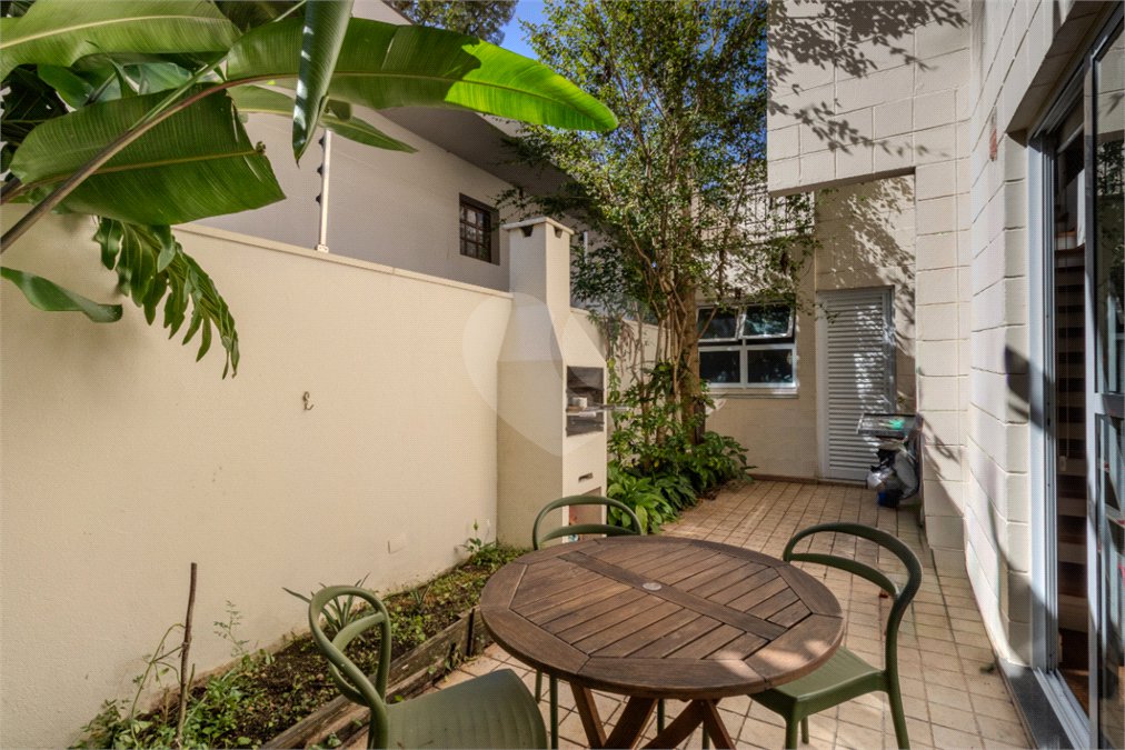 Sobrado à venda com 3 quartos, sendo 1 suíte, em Alto da Boa Vista, São Paulo, SP