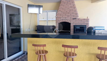 Casa à venda com 3 quartos, sendo 1 suíte, no condomínio Campos do Conde I, Paulínia - SP